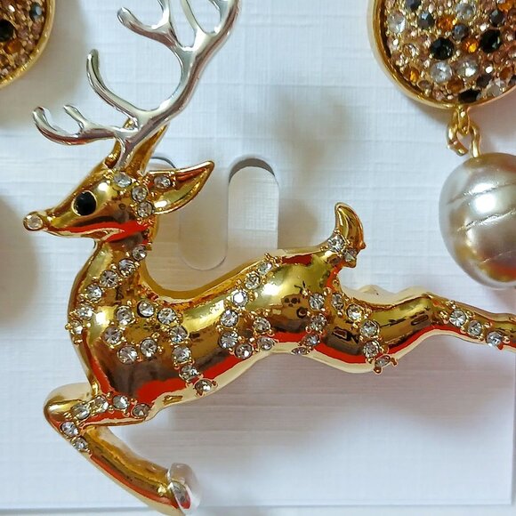 New Holiday Reindeer Pin and Earrings Set w/box - Picture 2 of 4